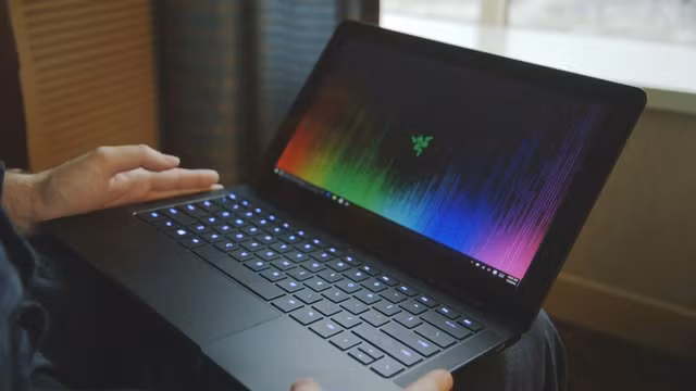 Những hình ảnh đầu tiên về Razer Blade Stealth.