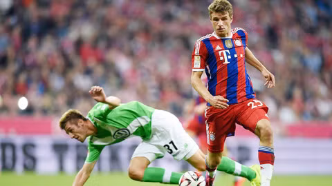 Bayern của Mueller (phải) cần giành một chiến thắng để xua đi áp lực