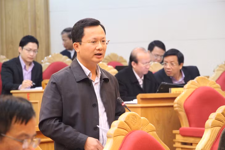 Đồng chí Cao Tường Huy, Trưởng Ban Tuyên giáo Tỉnh ủy góp ý kiến tại hội nghị.