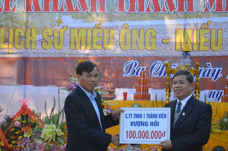 Các đơn vị, tổ chức, cá nhân công đức xây dựng Miếu Ông.