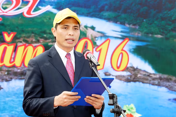 Đồng chí Vũ Văn Diện, Phó Chủ tịch UBND tỉnh phát biểu tại lễ hội trà hoa vàng