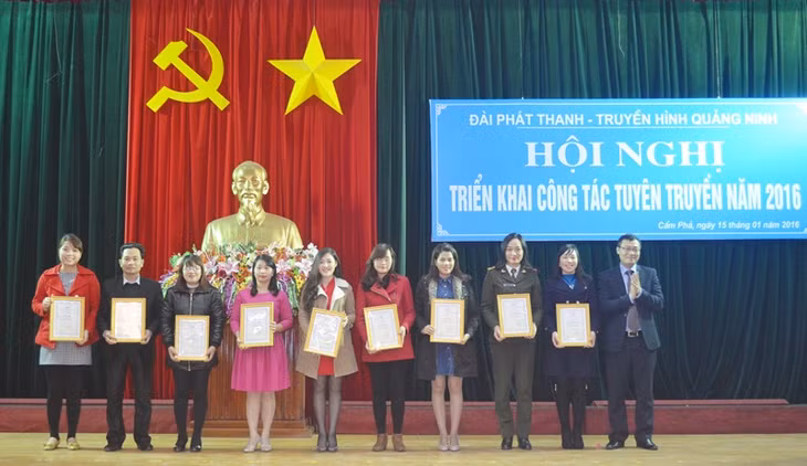 Các cá nhân cộng tác viên, thông tín viên có thành tích xuất sắc trong công tác phối hợp tuyên truyền năm 2015.