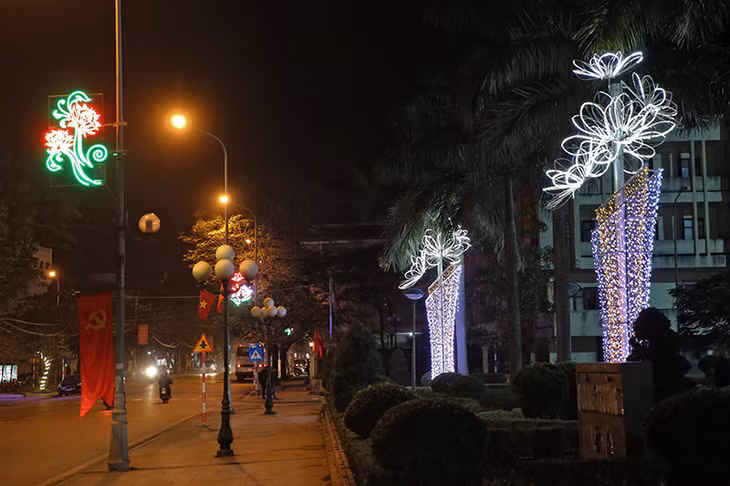 Khu vực quảng trường 11/12 được trang trí rực rỡ.
