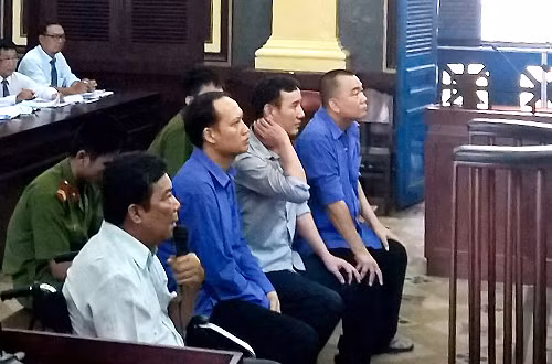Chủ lô hàng đang bỏ trốn, cơ quan chức năng sẽ xử lý sau. Ảnh: H. D.