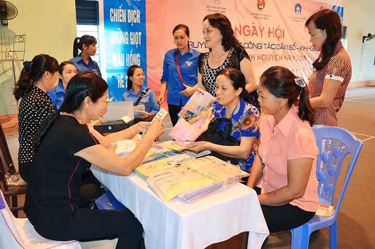 Trung tâm DS-KHHGĐ TX Đông Triều phối hợp tổ chức ngày hội truyền thông DS-KHHGĐ và hiến máu tình nguyện năm 2015.
