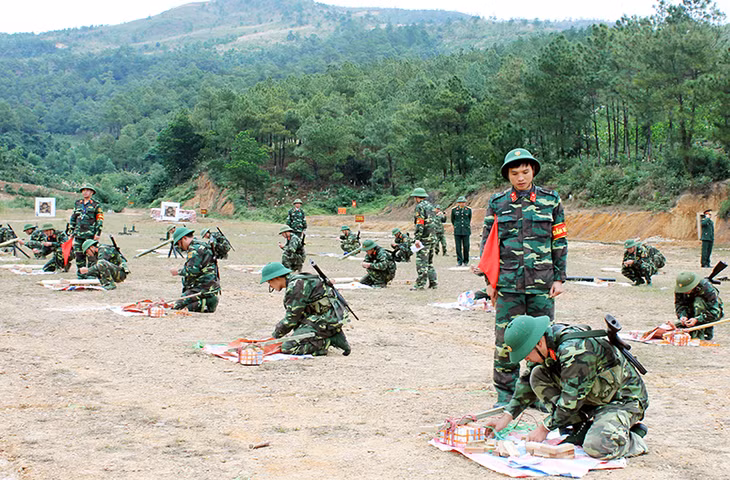 Cán bộ, chiến sĩ LLVT tỉnh đẩy mạnh thi đua trên thao trường huấn luyện.