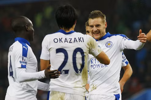 Cầu thủ Leicester ăn mừng bàn mở tỷ số. Ảnh: Reuters.