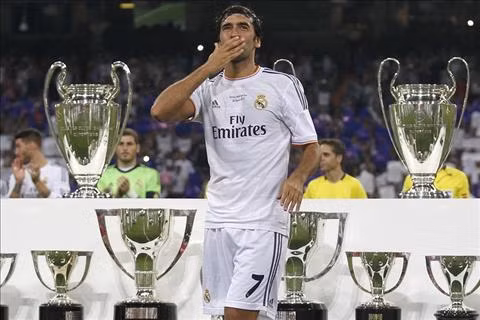  Chủ tịch Perez rất muốn đưa Raul trở lại Bernabeu