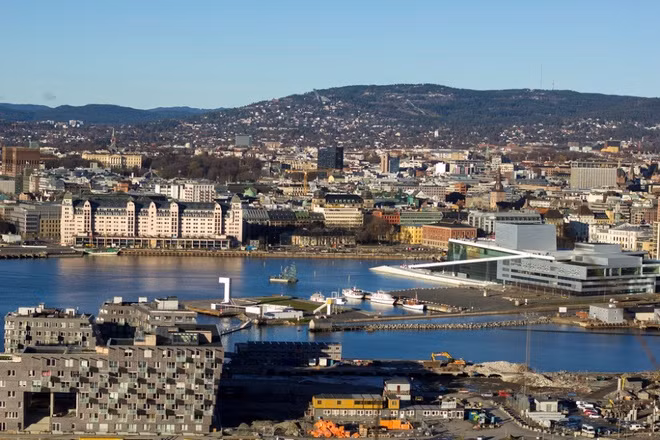  Oslo, Na Uy Thủ đô Oslo của Na Uy có hệ thống xử lý rác thải tự động hiện đại, dùng hệ thống bơm và các đường ống dưới lòng đất để gom rác thải đến các khu xử lý, nơi rác thải được đốt để tạo năng lượng và nhiệt cho thành phố.