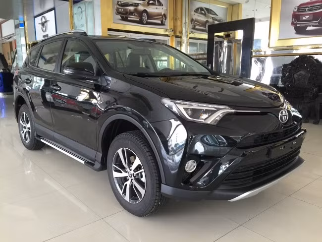  Toyota RAV4 2016 có ngoại hình hầm hố.