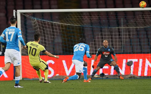 Bàn thắng của Jovetic (Ảnh: Getty).