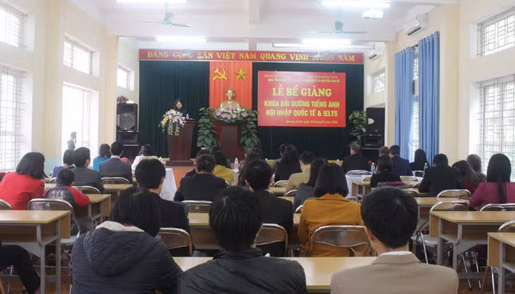 Quang cảnh lễ bế giảng.
