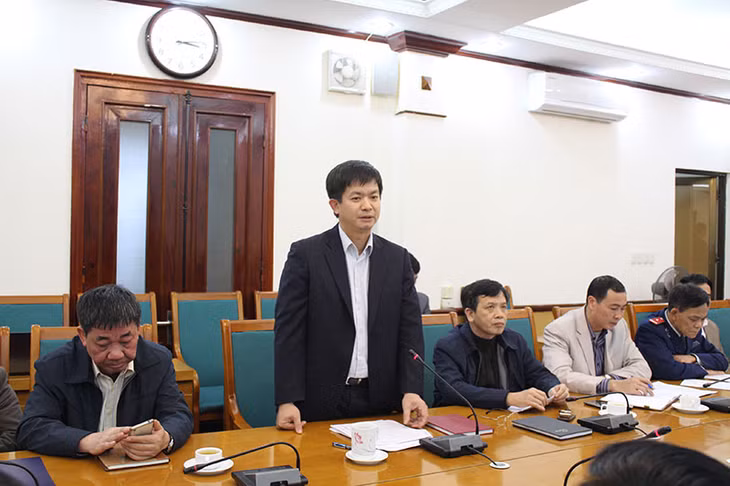 ồng chí Lê Quang Tùng, Phó Chủ tịch UBND tỉnh phát biểu tại buổi làm việc UBND tỉnh làm việc với Cục Đường thủy nội địa Việt Nam