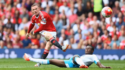 Rooney (trái) và đồng đội sẽ thể hiện một lối chơi thanh thoát để giành chiến thắng trước Newcastle