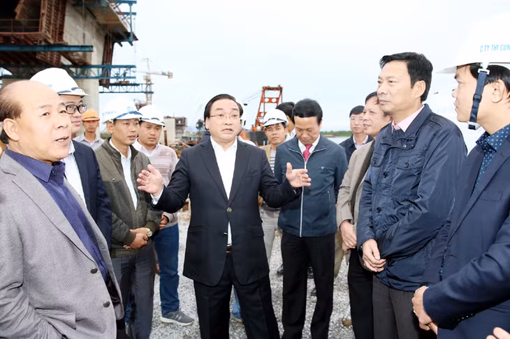 Phó Thủ tướng Chính phủ yêu chủ đầu tư và các nhà thầu cần tiếp tục quan tâm đến công tác đảm bảo an toàn lao động trên công trường.