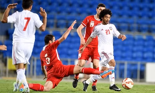 Kết quả hoà giúp hai đội bóng Tây Á - Jordan (áo trắng) và UAE (áo đỏ) chia nhau hai vị trí dẫn đầu. Ảnh: UAE FA.