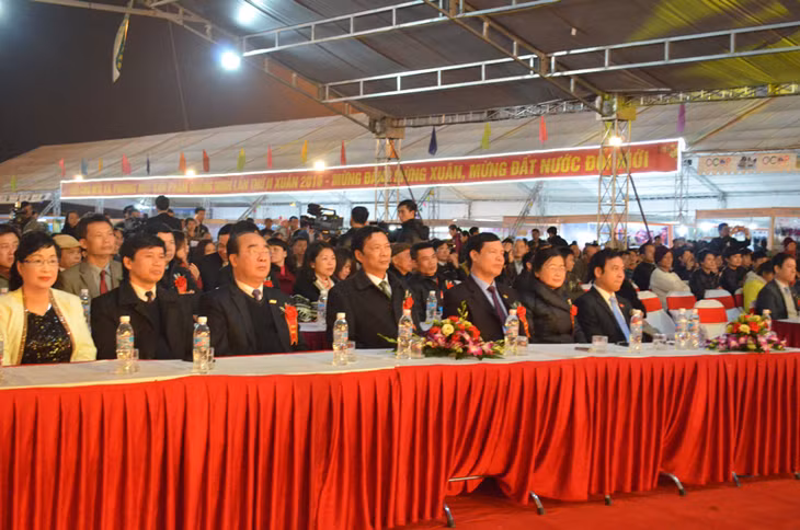 Các đại biểu dự lễ khai mạc