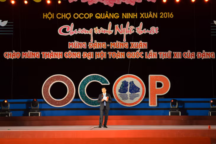 Đồng chí Đặng Huy Hậu, Phó Chủ tịch Thường trực UBND tỉnh phát biểu tại lễ khai mạc