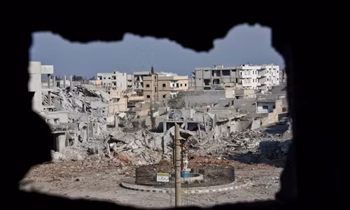 Quang cảnh đổ nát tại một khu vực do IS kiểm soát ở thị trấn Kobani, Syria, năm 2014. Ảnh :AP