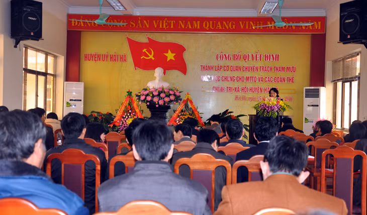 Quang cảnh lễ công bố Quyết định thành lập cơ quan chuyên trách tham mưu, giúp việc chung cho MTTQ và các đoàn thể chính trị-xã hội