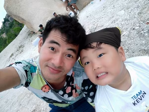 Xuân Bắc và con trai - bé Bi trong chương trình Bố ơi, mình đi đâu thế. Ảnh: VTV