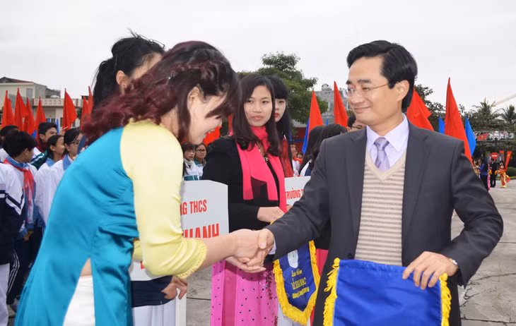 Lãnh đạo TP Uông Bí biều dương các đơn vị tham gia Hội khỏe Phù Đồng