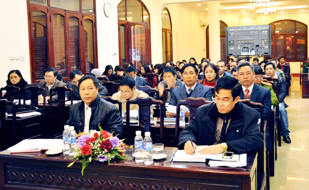 TP Móng Cái phấn đấu hoàn thành công tác hiệp thương lần thứ nhất trước Tết Nguyên đán 2016. Trong ảnh: TP Móng Cái phổ biến Luật Bầu cử đại biểu Quốc hội và HĐND cho các đại biểu là cán bộ chủ chốt của 17 xã, phường trên địa bàn.
