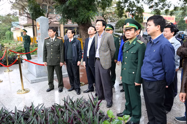 Đồng chí Nguyễn Văn Đọc, Bí thư Tỉnh ủy kiểm tra tại Cửa khẩu quốc tế Móng Cái.