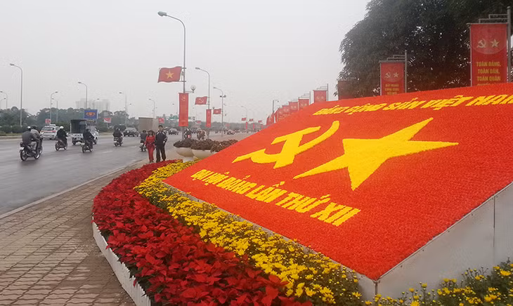 Nhiều cụm cổ động được dựng trên các tuyến phố.