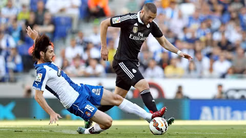 Trước đối thủ dễ chơi Espanyol, Real của Benzema (phải) sẽ không khó giành chiến thắng