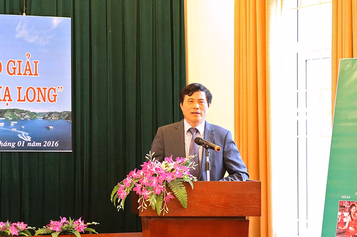 Đồng chí Nguyễn Tiến Mạnh, Tổng Biên tập Báo Quảng Ninh phát biểu tại lễ tổng kết, trao giải cuộc thi ảnh 