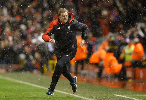 Pha chạy mừng bàn thắng gỡ hòa 3-3 của HLV Jurgen Klopp cuối trận. Ảnh: Reuters.