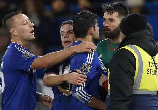 Chelsea và West Brom nhận án phạt từ FA. Ảnh: Internet.