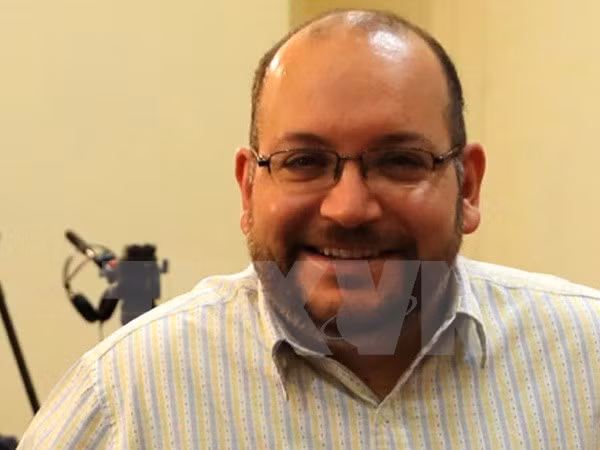 Phóng viên tờ Washington Post Jason Rezaian tại cuộc họp báo ở trụ sở Bộ Ngoại giao, thủ đô Tehran ngày 10/9/2013. (Nguồn: AFP/TTXVN)