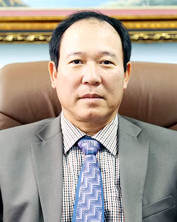 Đồng chí Mạc Thành Luân, Phó Bí thư Huyện uỷ, Chủ tịch UBND huyện Vân Đồn.