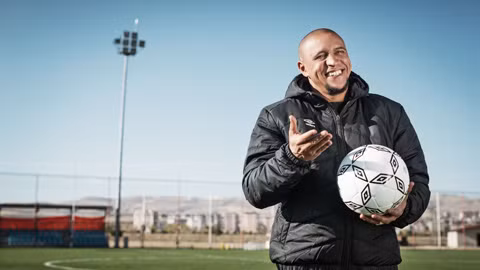 Chức danh đại sứ chỉ là bước đệm để Roberto Carlos gia nhập BHL Real