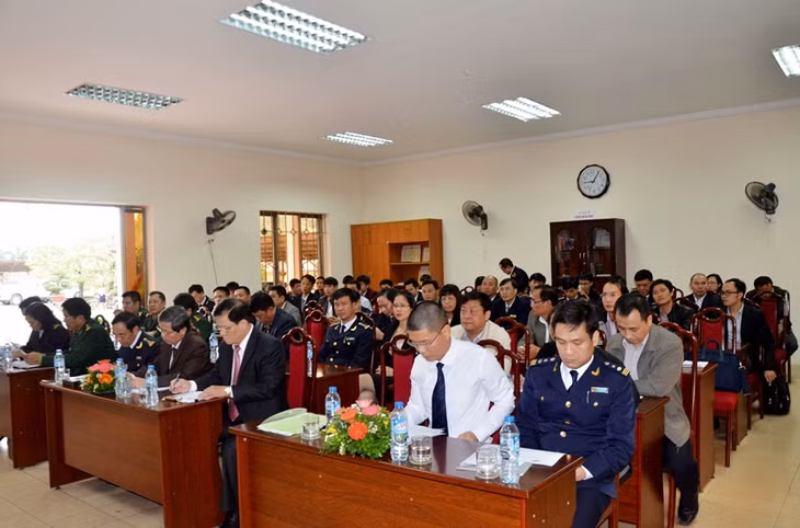 Các đại biểu dự lễ khai trương.