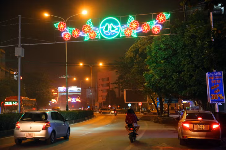 Ai cũng ngờ ngãng trước hình ảnh mới trên đường phố Hạ Long.