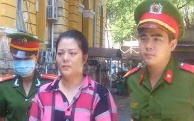Bị cáo Nguyễn Thị Thanh Hoa bị cáo buộc lừa đảo chiếm đoạt 17 tỷ đồng của vị giáo sư.
