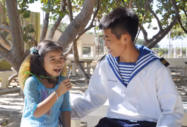 Bạn của các bé là các chiến sĩ trên đảo…