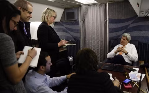 Ngoại trưởng Mỹ John Kerry trả lời các phòng viên về vụ Mỹ trả nợ Iran 1,7 tỷ USD. Ảnh AFP