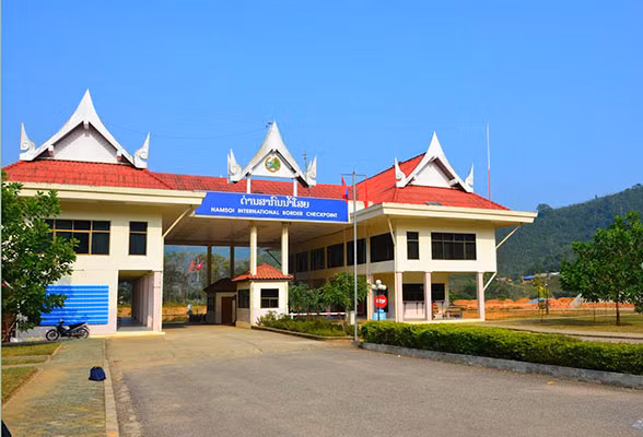 Cửa khẩu Na Mèo vừa được Bộ Công thương cho phép nhập khẩu ô tô đã qua sử dụng