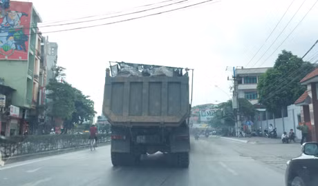 TP Hạ Long đình chỉ hoạt động của các doanh nghiệp vận chuyển đất đá 