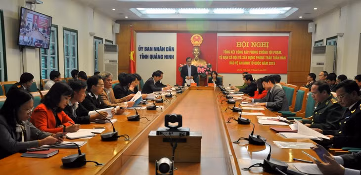 Đồng chí Vũ Hồng Thanh, Phó Bí thư Tỉnh ủy phát biểu tại hội nghị.