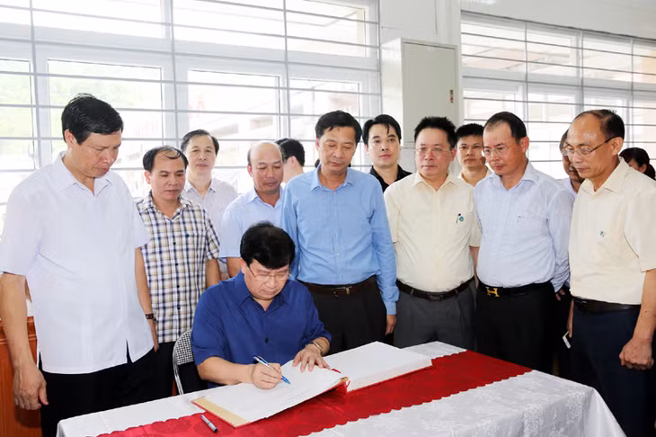 Phó Thủ tướng Trịnh Đình Dũng viết cảm tưởng sau chuyến thăm và khảo sát tình hình sản xuất tại Công ty CP than Nam Mẫu