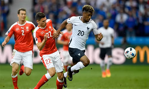 Coman gây kinh ngạc với tốc độ chạy tại Euro 2016. Ảnh: AP.