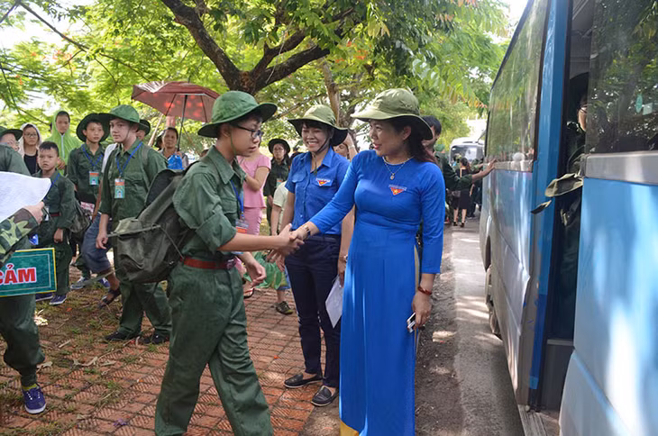 Tiến chân các 