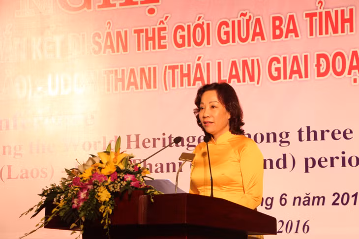 Phó Chủ tịch UBND tỉnh Vũ Thị Thu Thủy phát biểu khai mạc hội nghị.