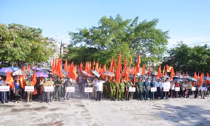 Quang cảnh lễ mít ting
