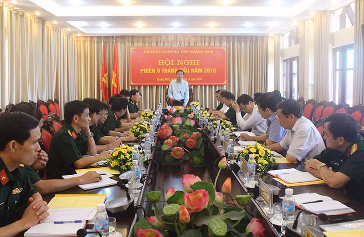 Đồng chí Nguyễn Văn Đọc, Bí thư Tỉnh ủy, Chủ tịch HĐND tỉnh chỉ đạo tại cuộc họp.